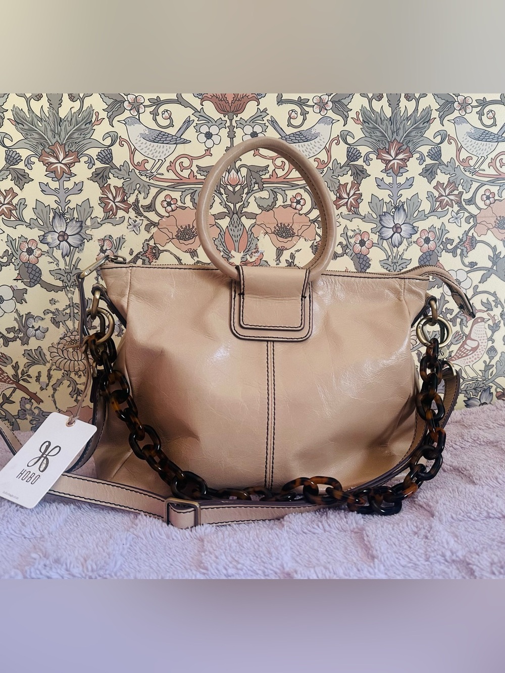 HOBO Cream Quartz Vintage Sheila Shoulder Bag with Tortoiseshell Chain Detail